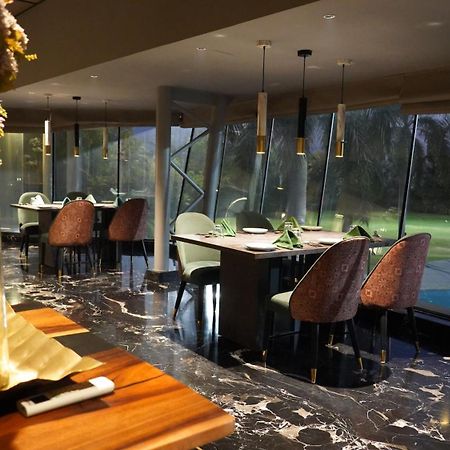 Seasons Rajkot Hotel Ngoại thất bức ảnh