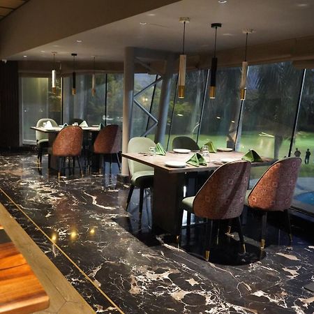 Seasons Rajkot Hotel Ngoại thất bức ảnh