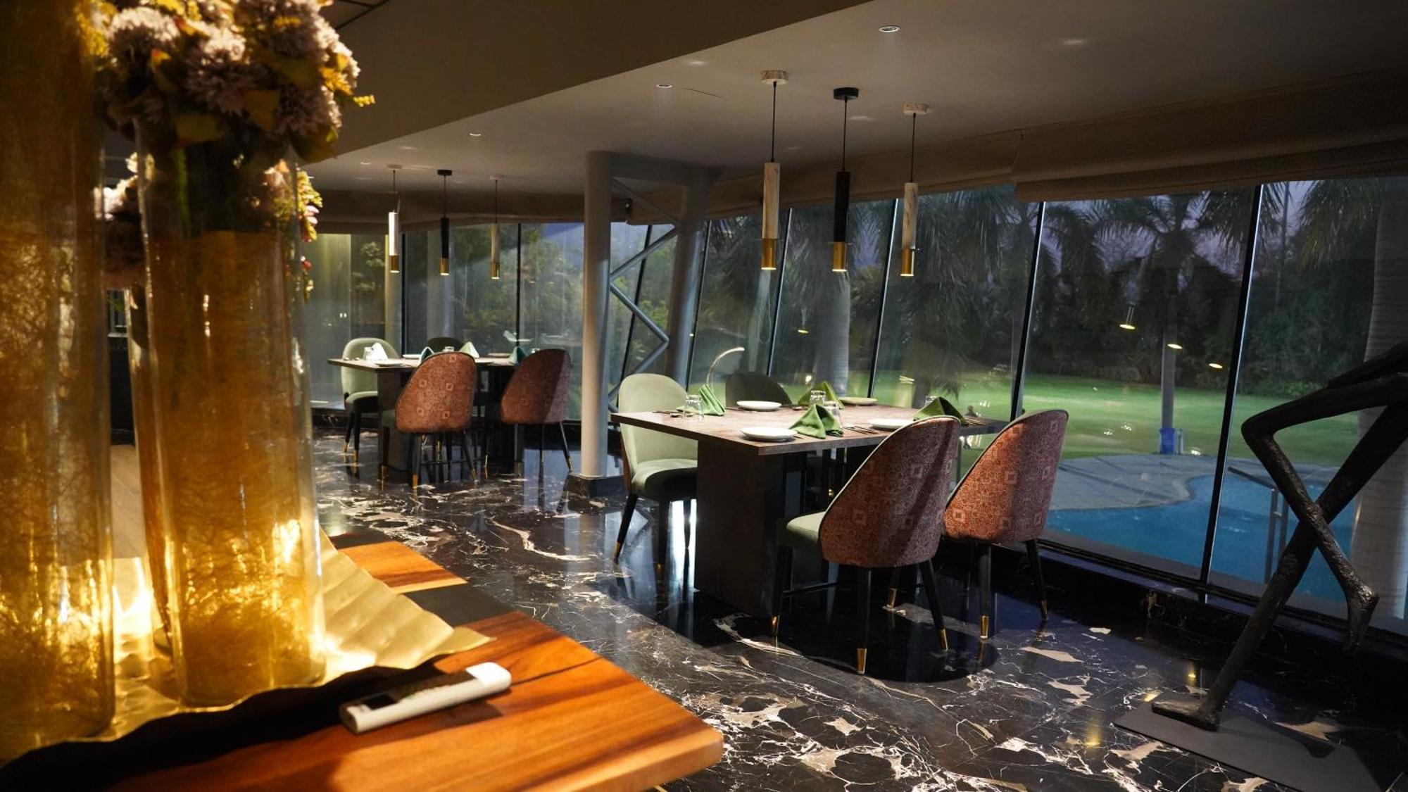 Seasons Rajkot Hotel Ngoại thất bức ảnh