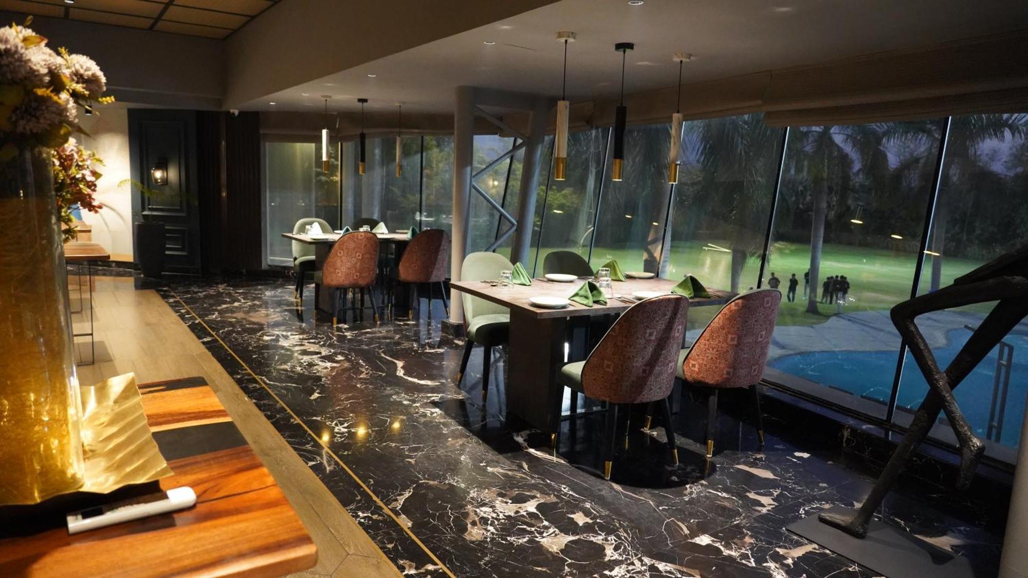 Seasons Rajkot Hotel Ngoại thất bức ảnh