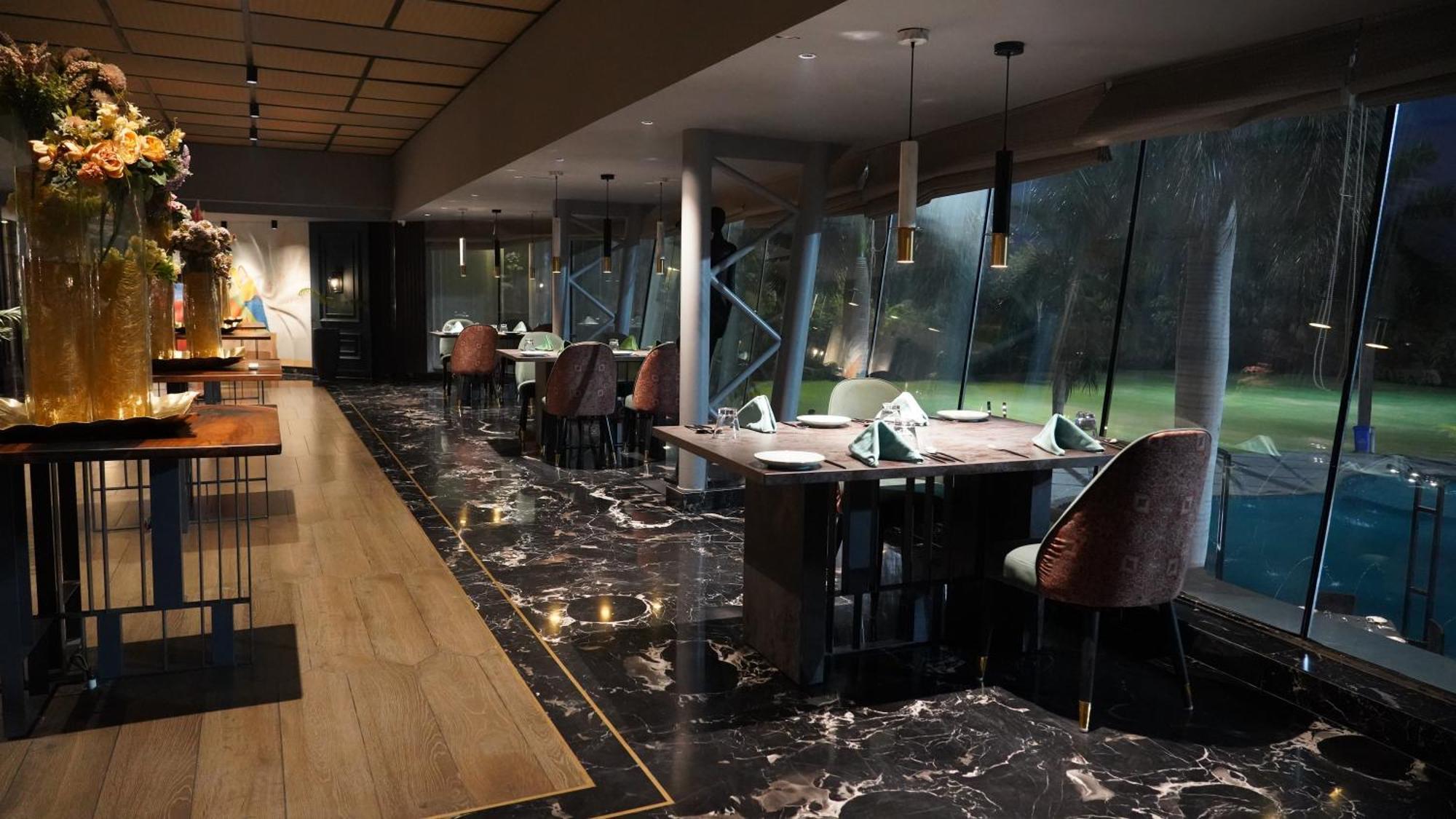 Seasons Rajkot Hotel Ngoại thất bức ảnh