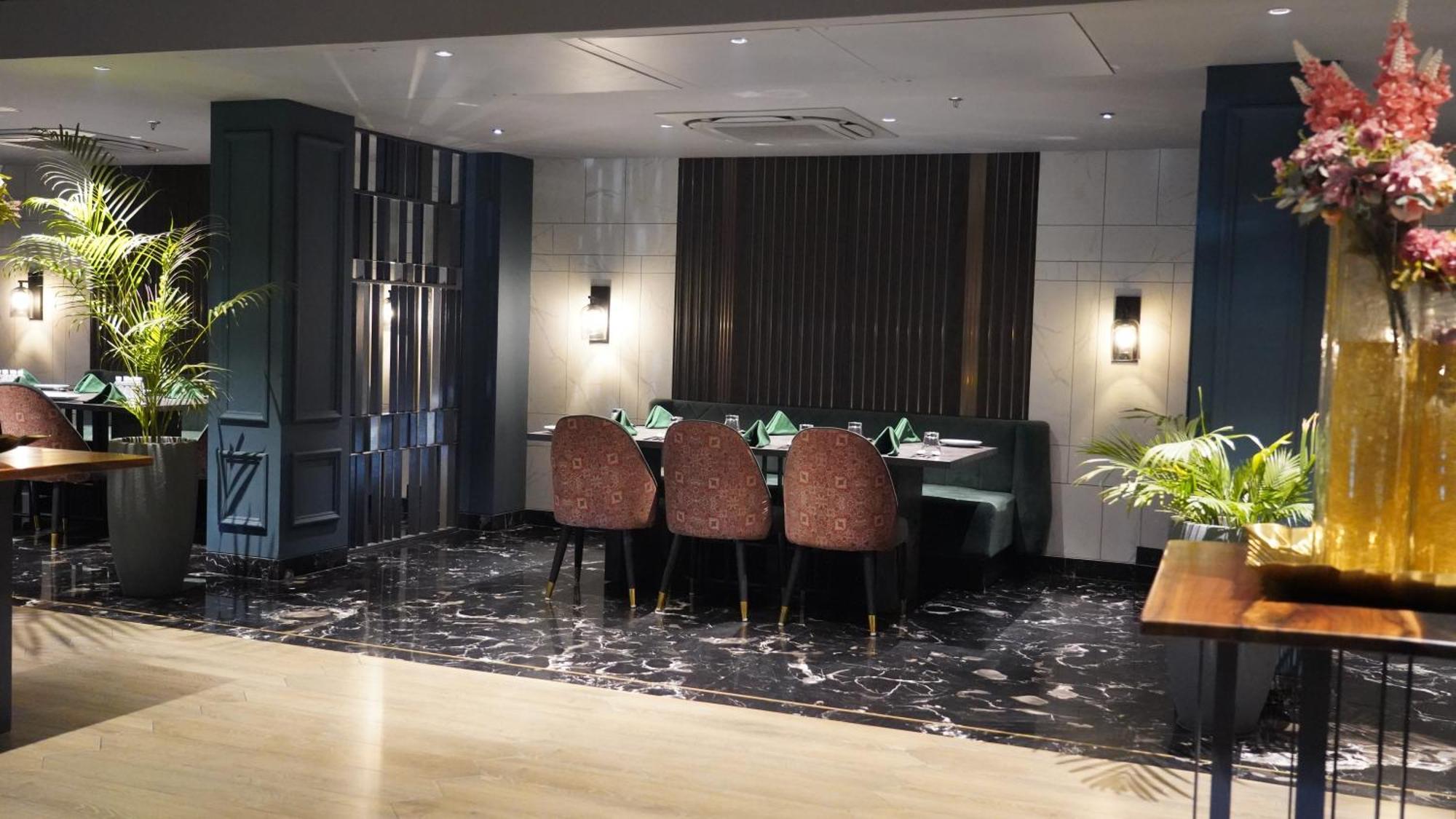 Seasons Rajkot Hotel Ngoại thất bức ảnh