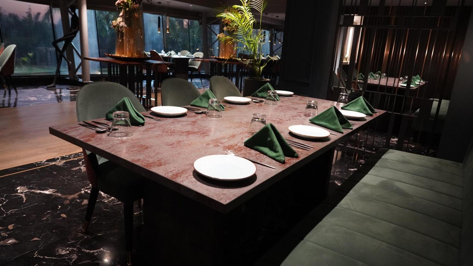 Seasons Rajkot Hotel Ngoại thất bức ảnh