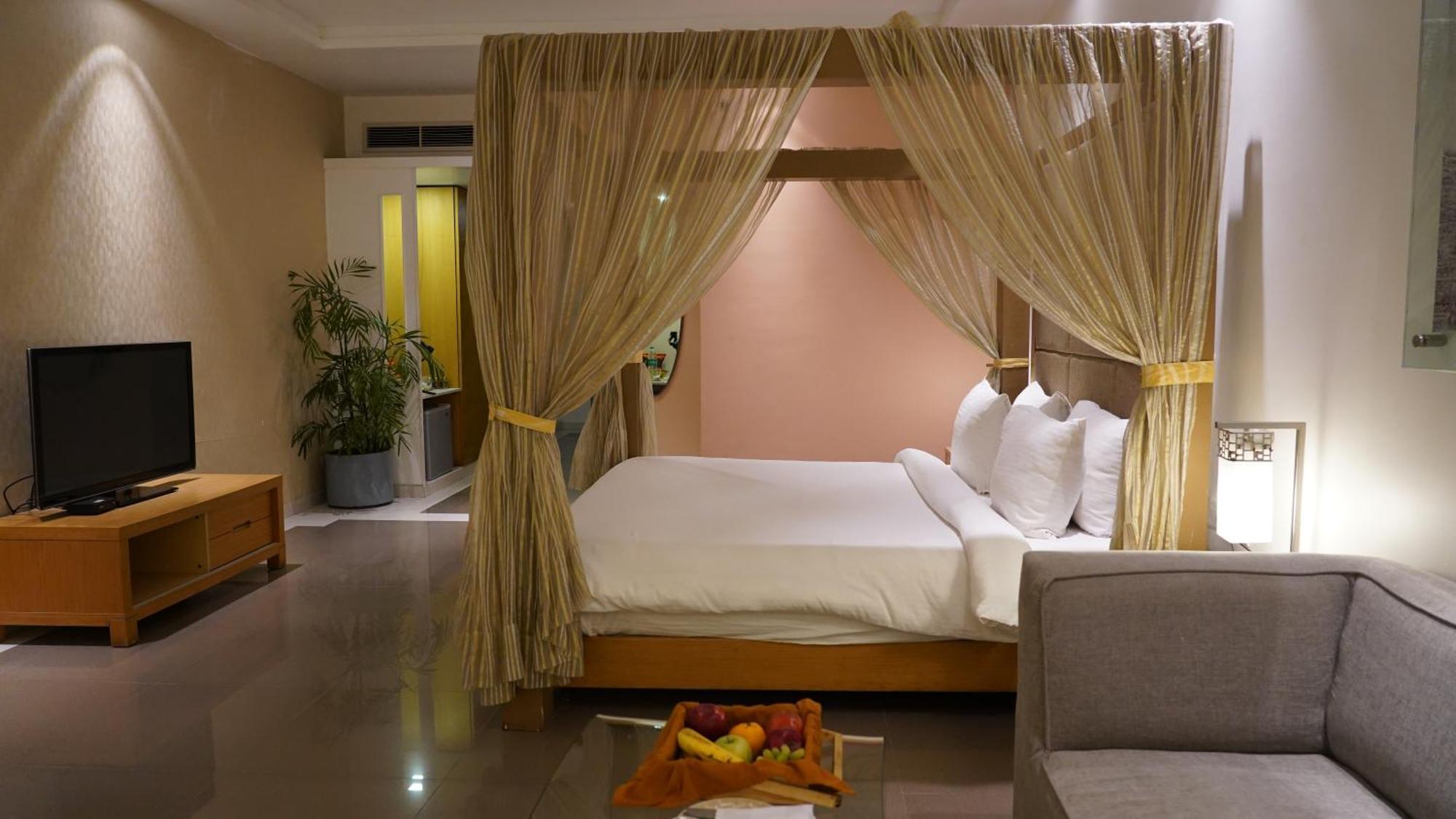 Seasons Rajkot Hotel Ngoại thất bức ảnh