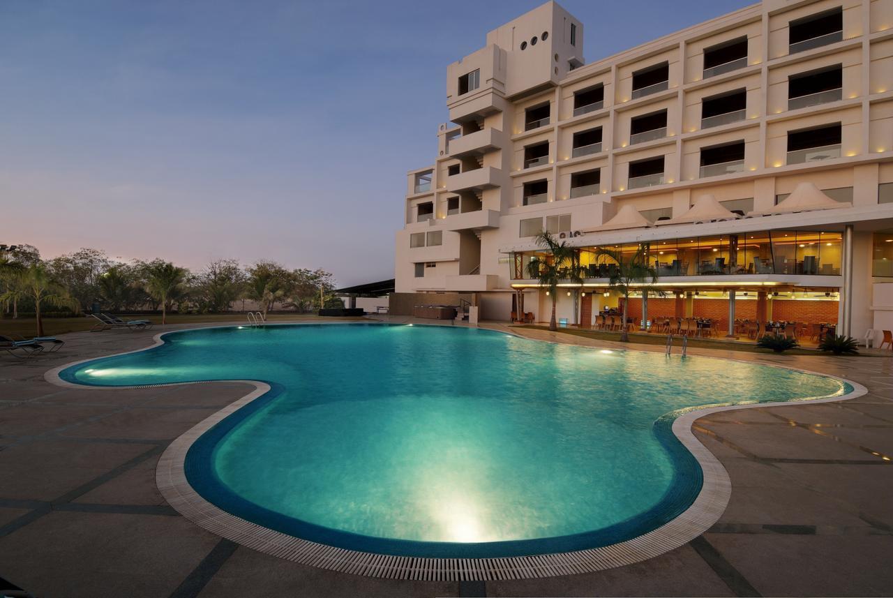 Seasons Rajkot Hotel Ngoại thất bức ảnh