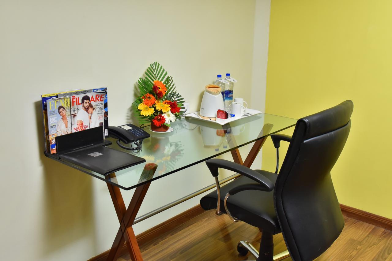 Seasons Rajkot Hotel Ngoại thất bức ảnh