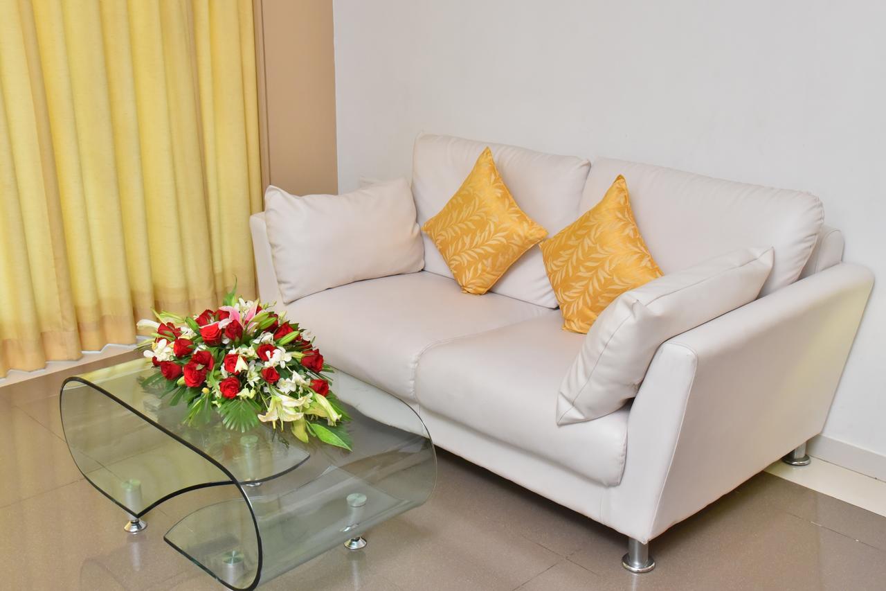 Seasons Rajkot Hotel Ngoại thất bức ảnh