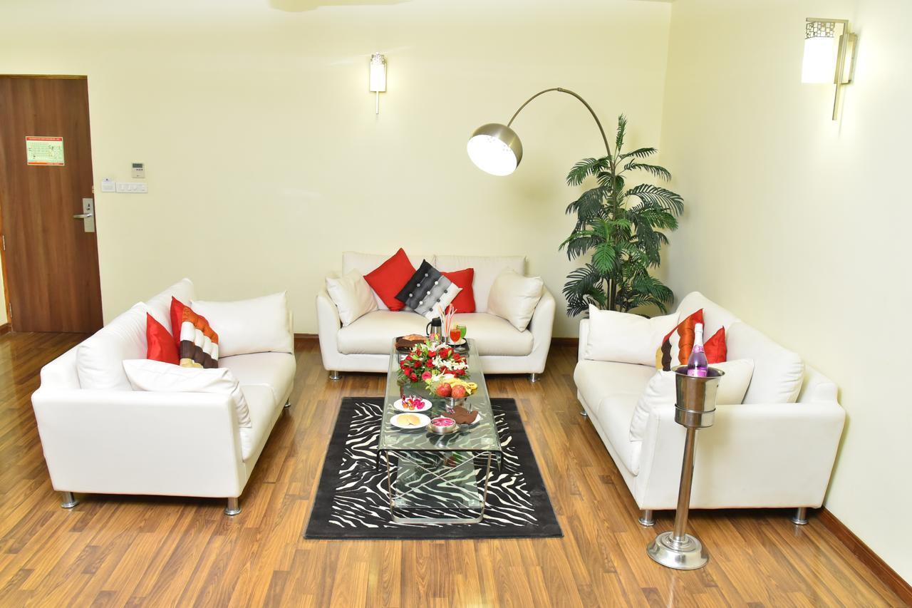 Seasons Rajkot Hotel Ngoại thất bức ảnh