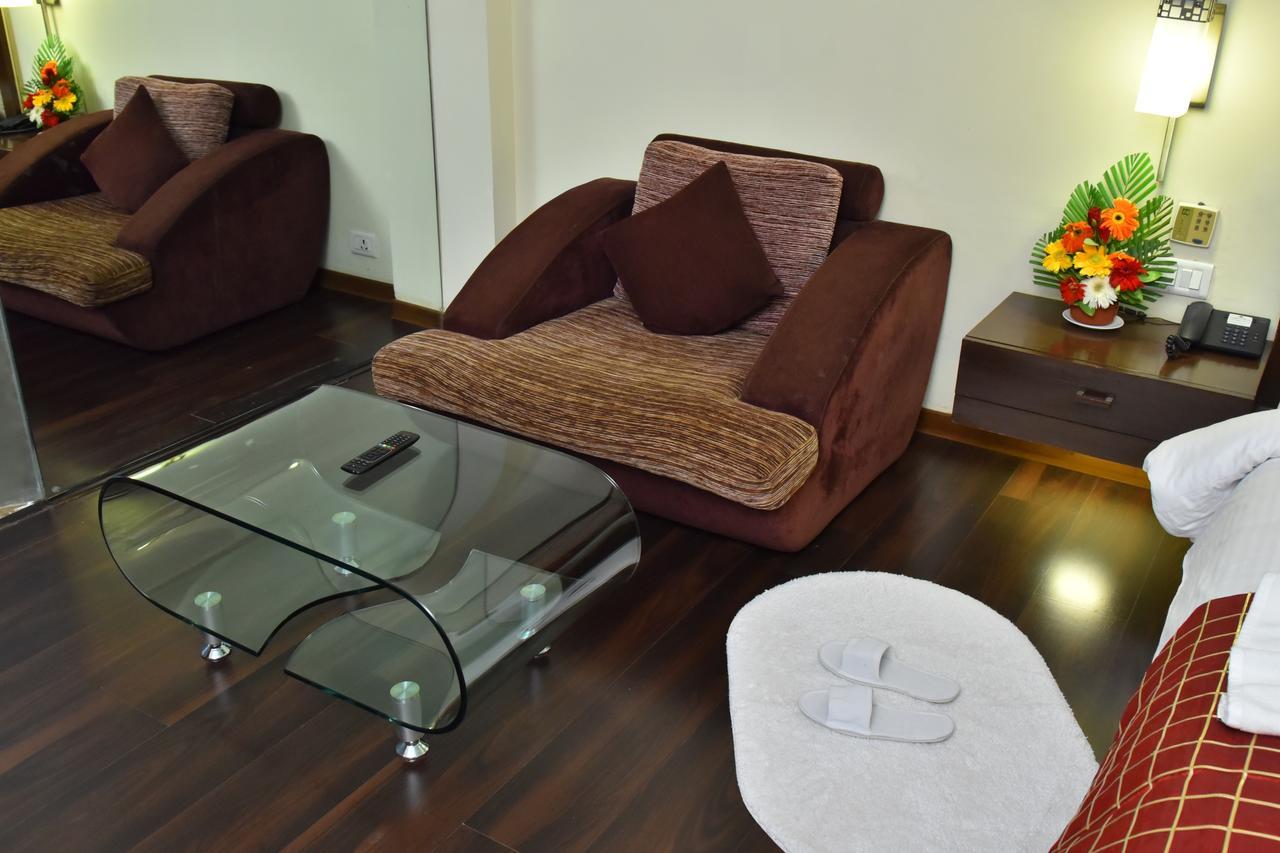 Seasons Rajkot Hotel Ngoại thất bức ảnh