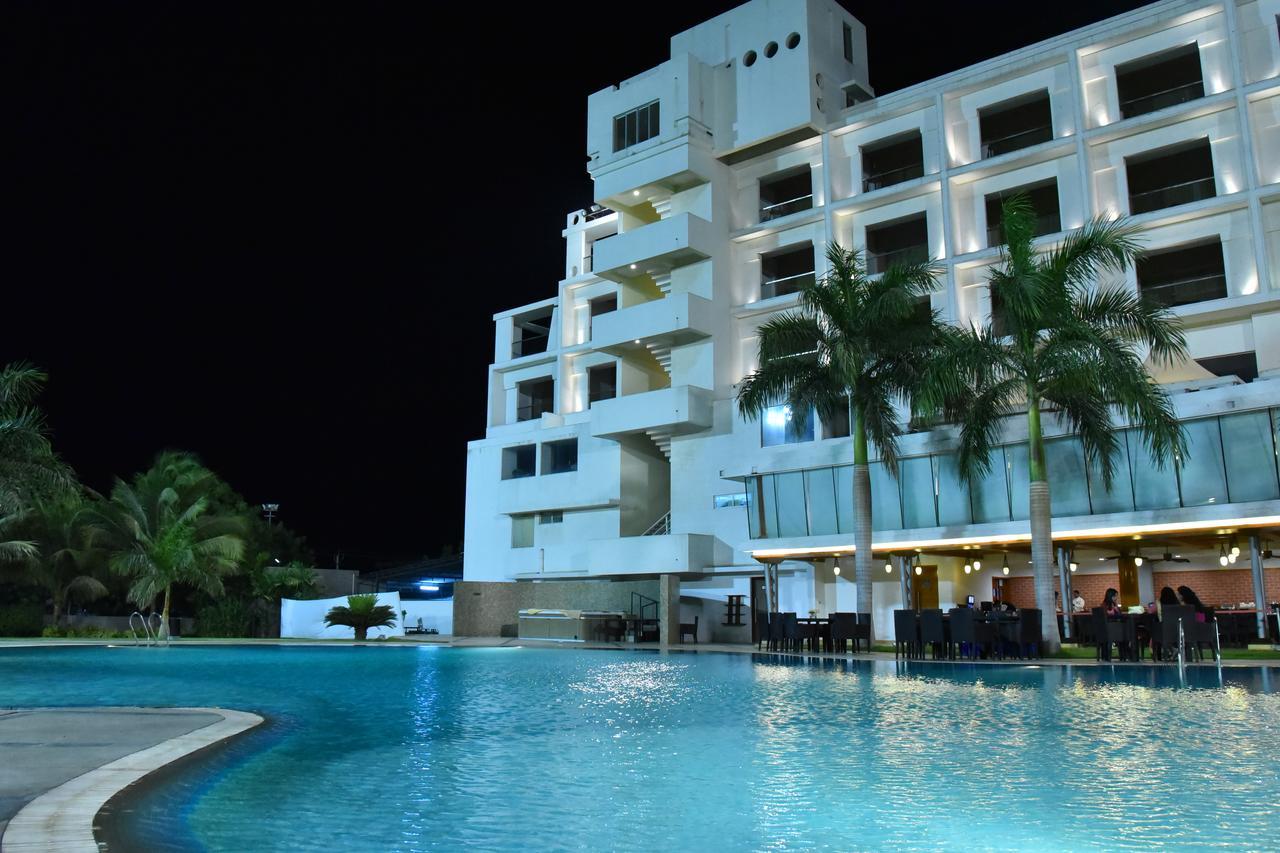 Seasons Rajkot Hotel Ngoại thất bức ảnh
