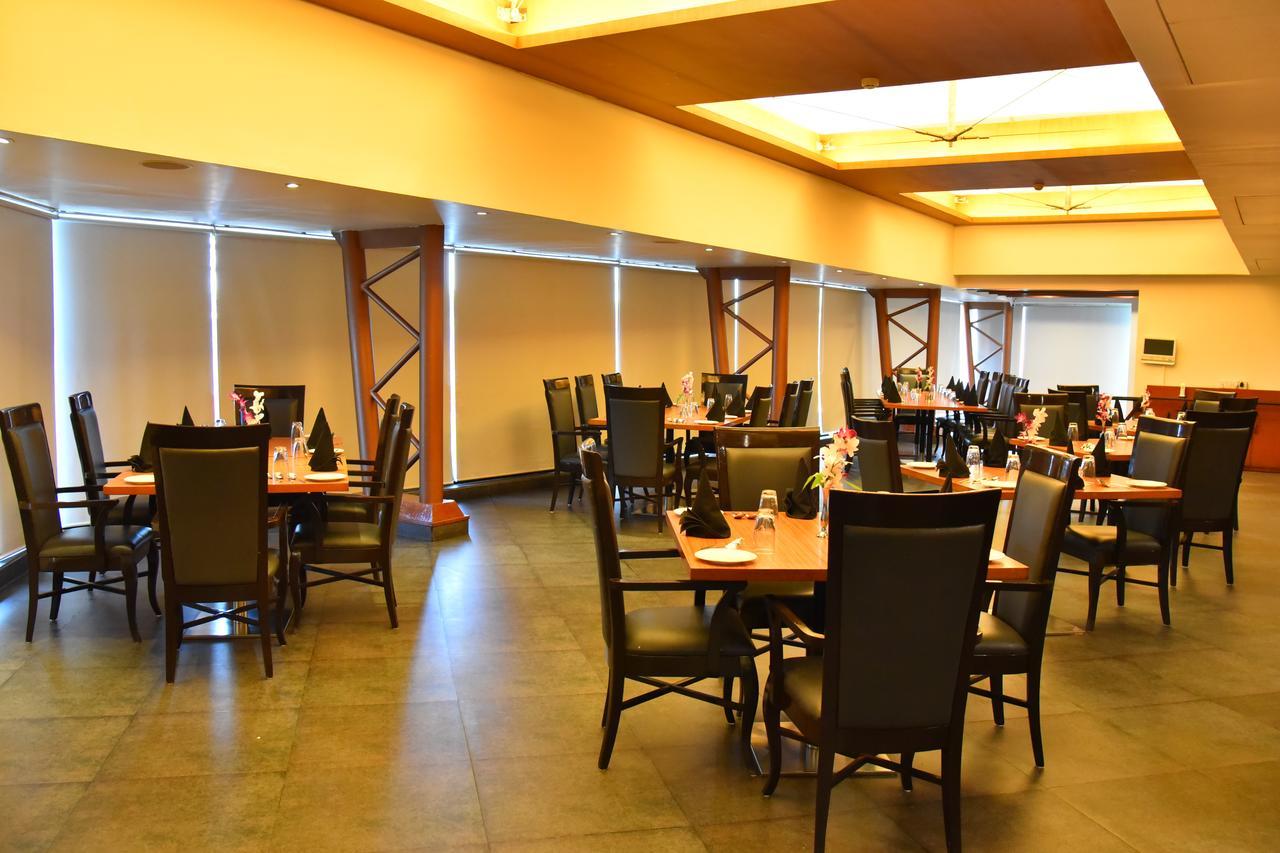 Seasons Rajkot Hotel Ngoại thất bức ảnh
