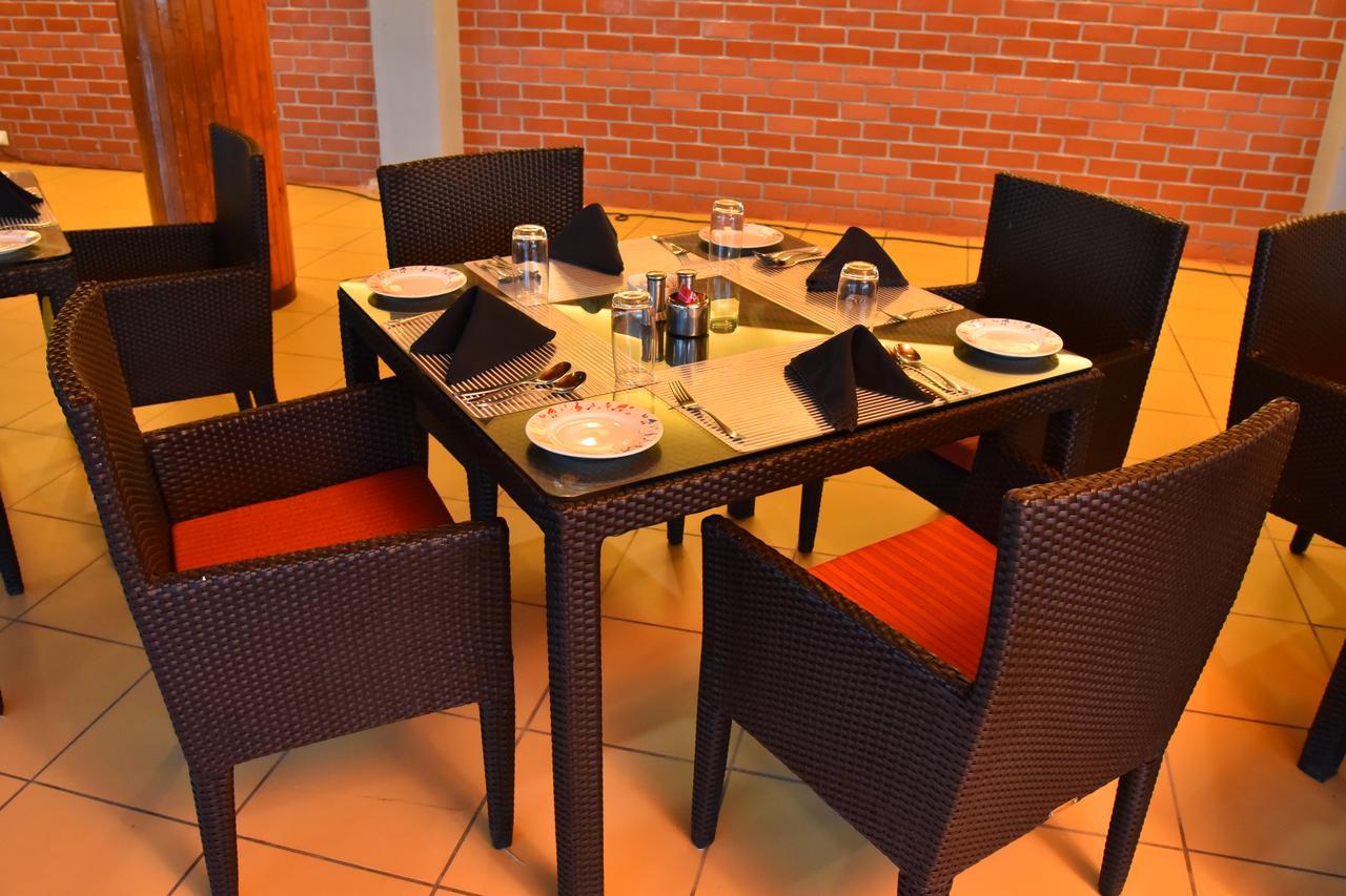 Seasons Rajkot Hotel Ngoại thất bức ảnh