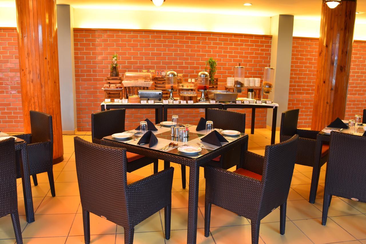 Seasons Rajkot Hotel Ngoại thất bức ảnh