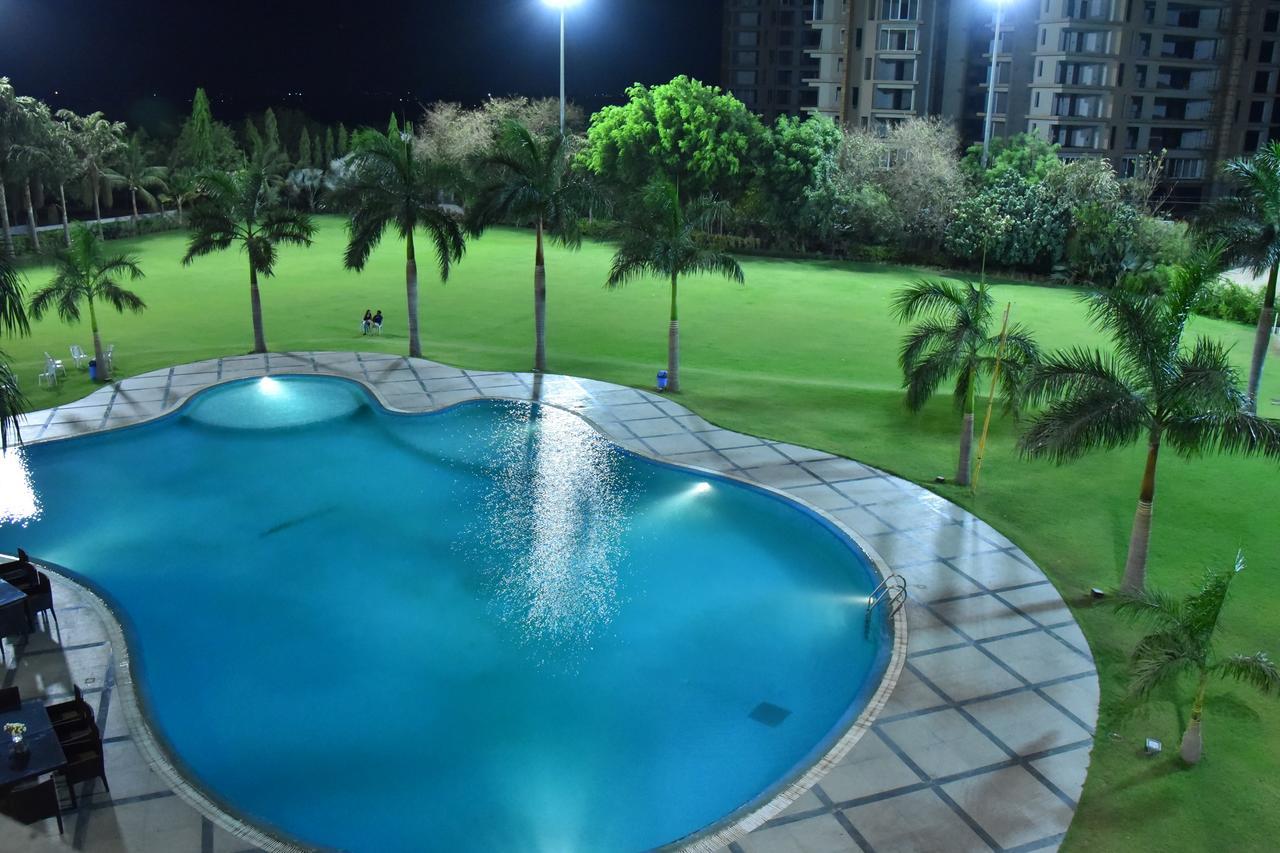 Seasons Rajkot Hotel Ngoại thất bức ảnh