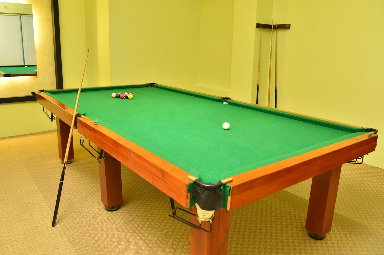 Seasons Rajkot Hotel Ngoại thất bức ảnh