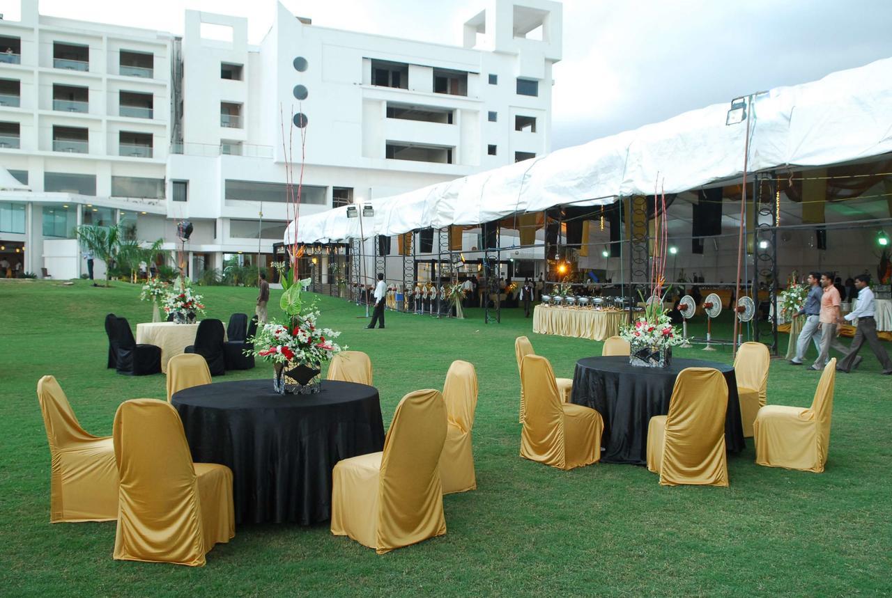 Seasons Rajkot Hotel Ngoại thất bức ảnh