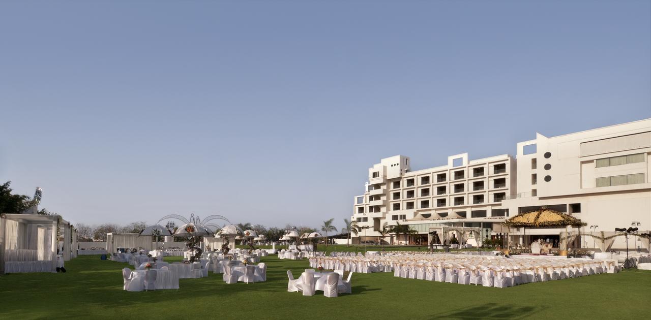 Seasons Rajkot Hotel Ngoại thất bức ảnh